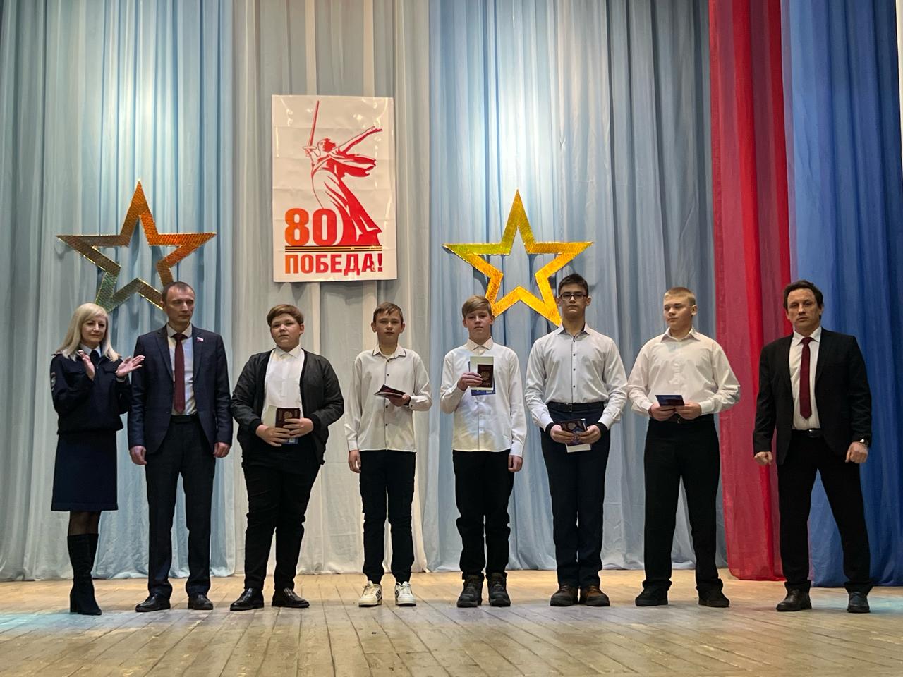 21 февраля в большом зале Межпоселенческого Дома культуры прошел праздничный концерт, посвящённый Дню Защитника Отечества.