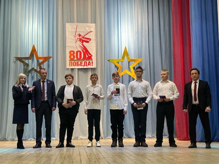 21 февраля в большом зале Межпоселенческого Дома культуры прошел праздничный концерт, посвящённый Дню Защитника Отечества. 21 февраля в большом зале Межпоселенческого Дома культуры прошел праздничный концерт, посвящённый Дню Защитника Отечества.